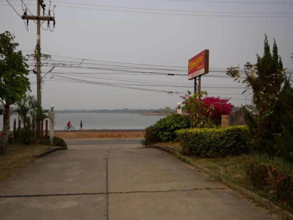 Ratchapreuk Resort Kalasin Bagian luar foto