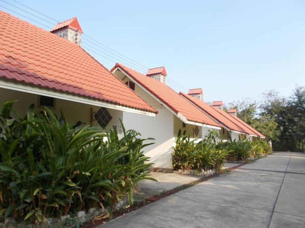 Ratchapreuk Resort Kalasin Bagian luar foto