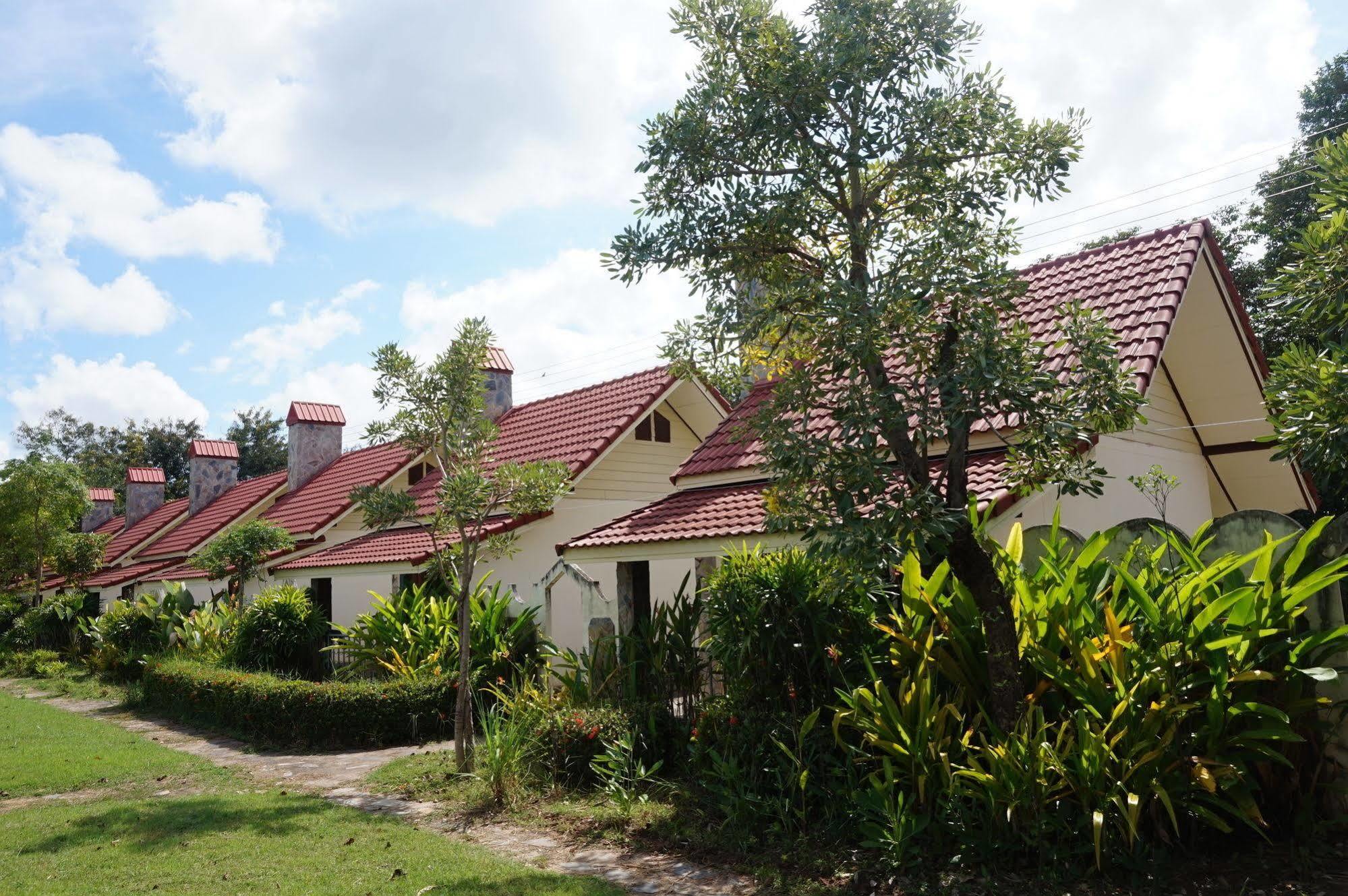 Ratchapreuk Resort Kalasin Bagian luar foto
